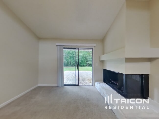 Foto del edificio - 6751 Alisma Ln