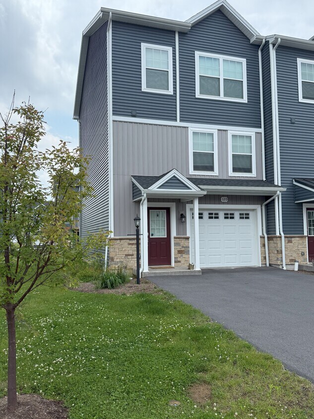 Foto principal - 120 Veery Wy