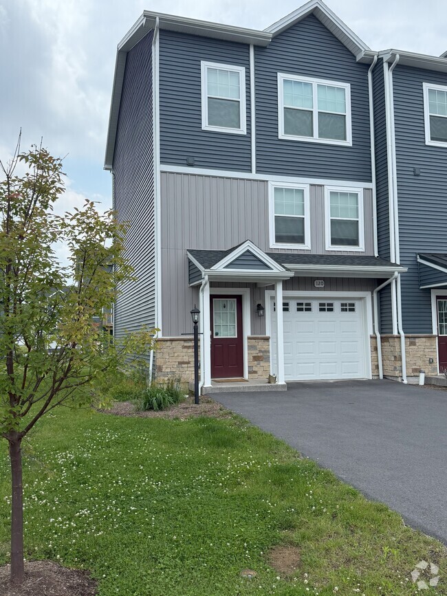 Building Photo - 120 Veery Wy