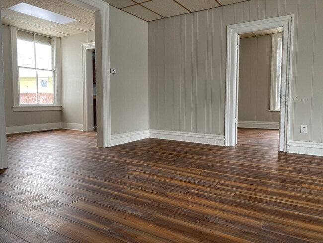 Building Photo - 335 E Maumee St