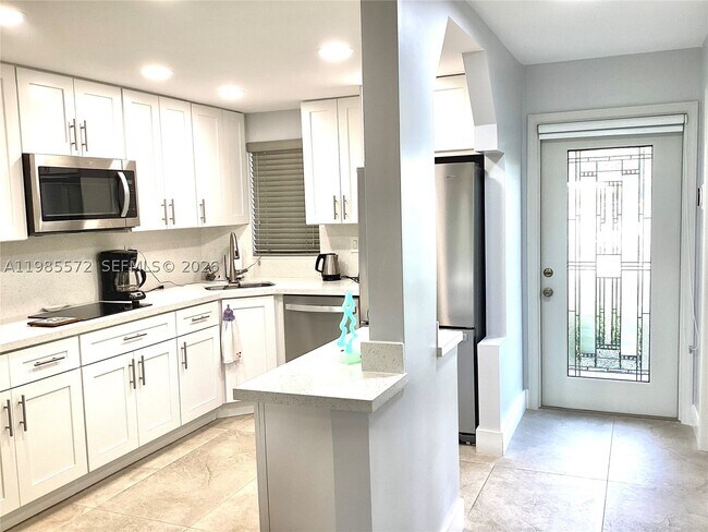 Foto del edificio - 8900 Washington St