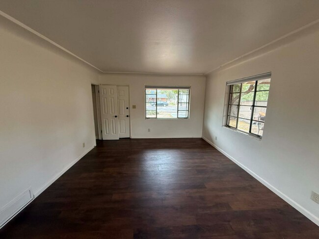 Building Photo - 929 S 4th Ave