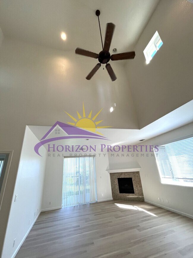 Foto del edificio - Bright 3 Bed 2.5 Bath 1,840 Sq. Ft. Fair Oaks Home