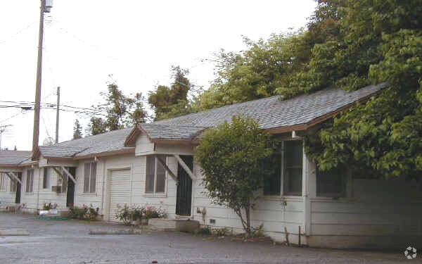 Primary Photo - 13350 E Church St