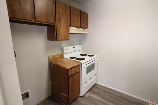 Foto del edificio - 5422 Farley Dr