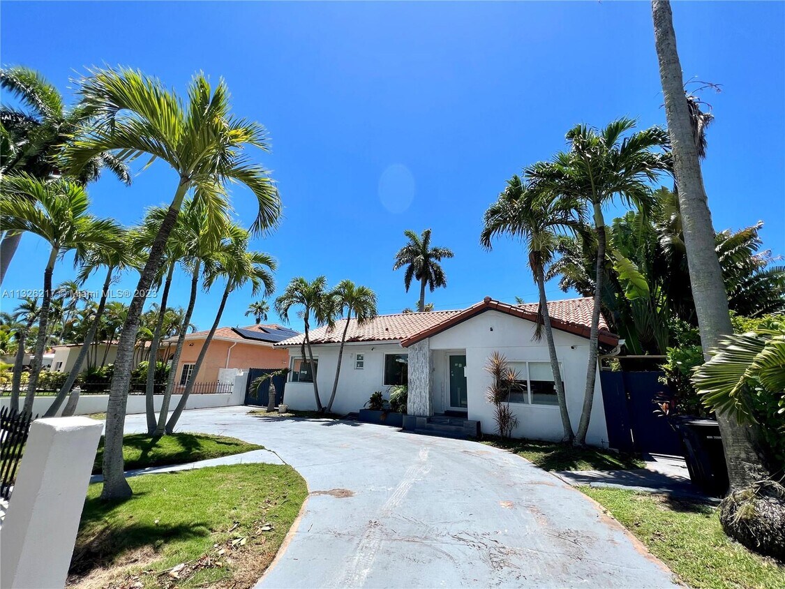 1460 Marseille Dr Unit 1, Miami Beach, FL 33141 Room for Rent in