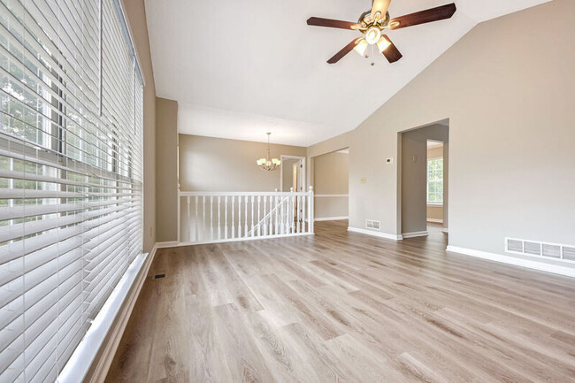 Foto del edificio - 2791 Willow Tree Overlook