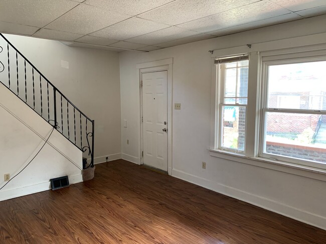 Foto del edificio - LARGE, RECENTLY UPDATED HOME AVAILABLE FOR AUGUST!