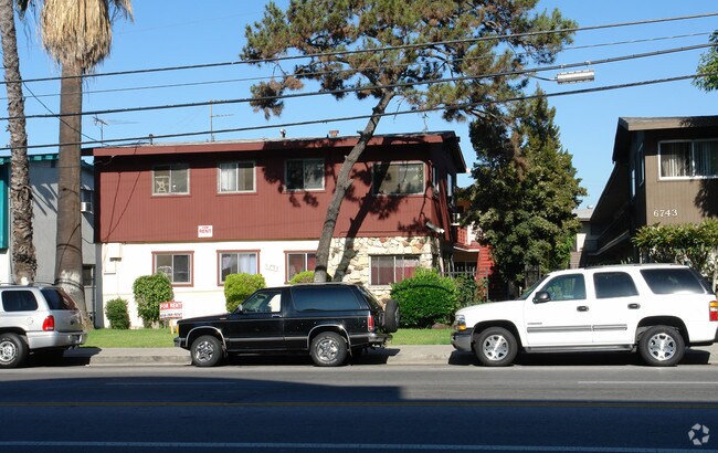 Building Photo - 6735 Whitsett Ave
