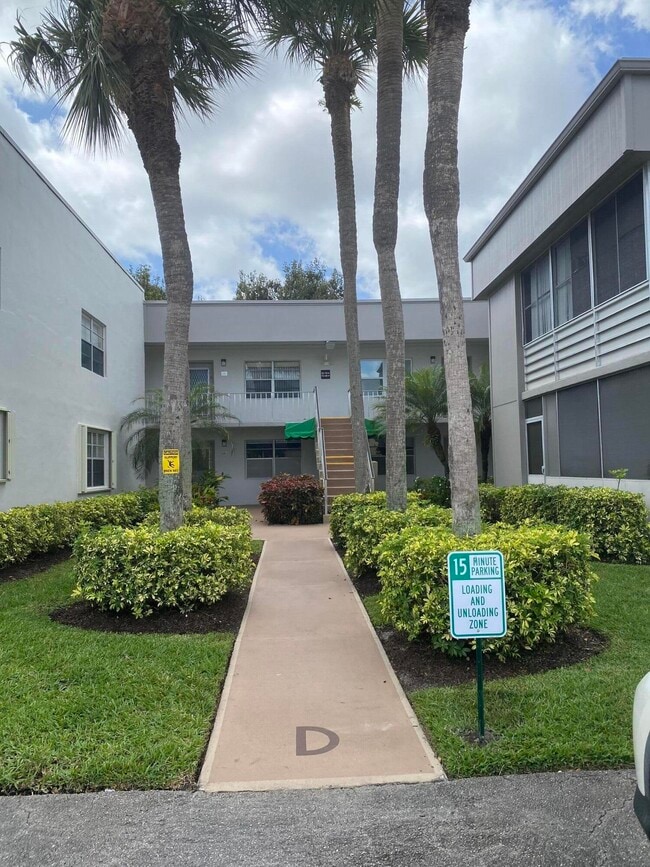 Building Photo - 148 Normandy Ln