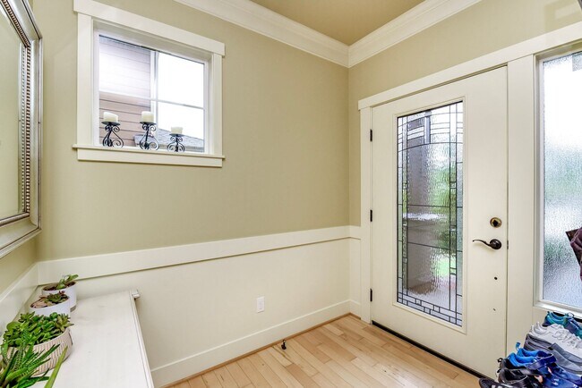 Foto del edificio - Lovely 4 bedroom 2.5 bathroom Home