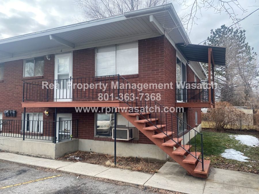 Primary Photo - Upstairs 1 Bed 1 Bath Condo in Murray! Ava...
