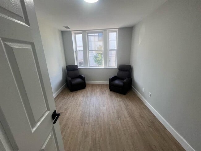 Building Photo - 434 W SIDE Ave