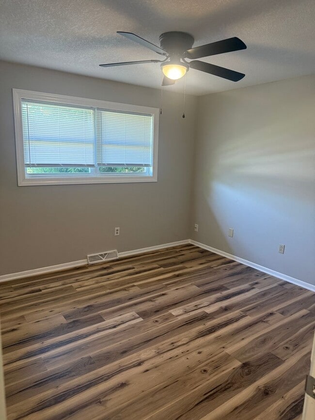 Building Photo - Mesa Dr 4304
