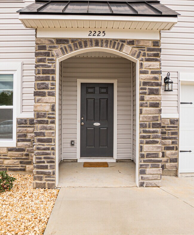 Building Photo - 2225 Worshipper Ct