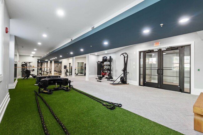 Nuevo centro de fitness ampliado con TRX y equipos de cardio-teatro - Windsor Leesburg