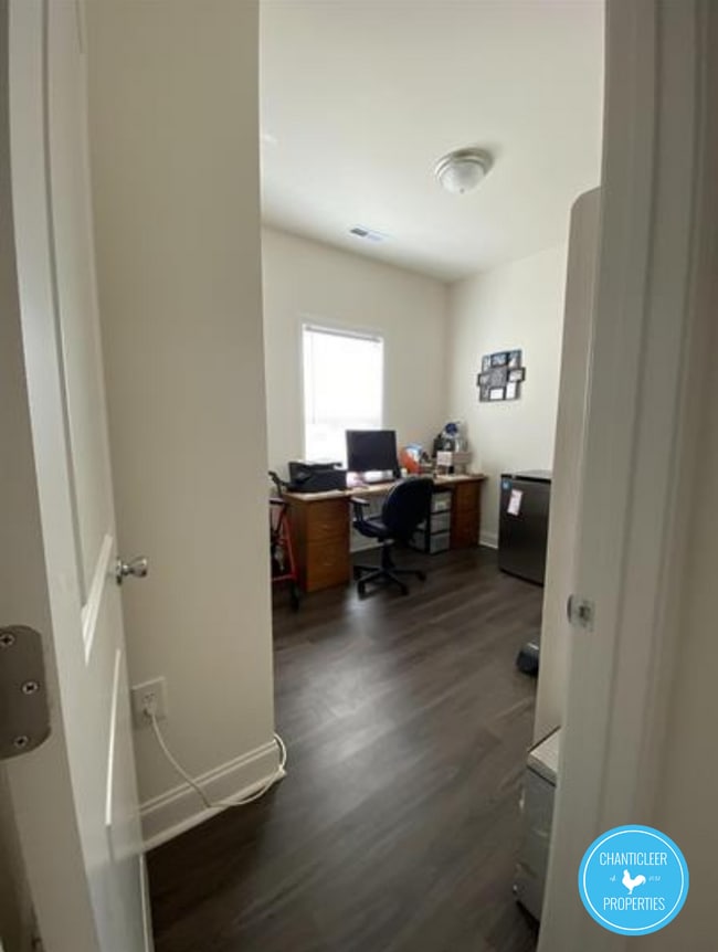 Building Photo - 113 W Langdon Ave