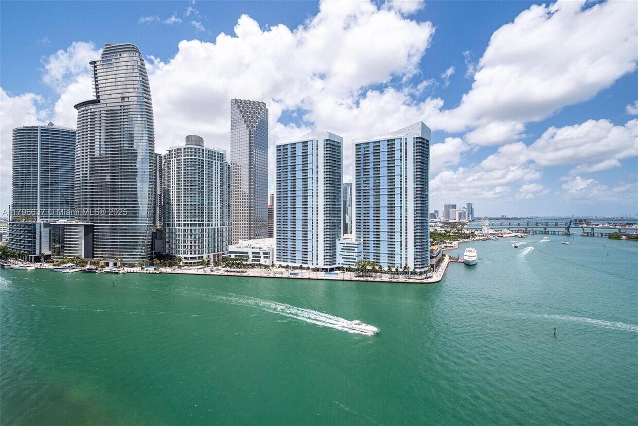 Foto principal - 888 Brickell Key Dr