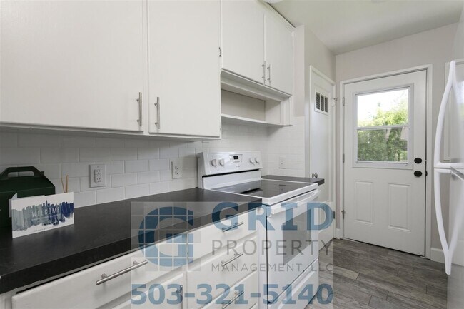 Foto del edificio - Remodeled 3 Bedroom Available in Northeast Portland!