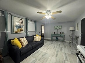 Building Photo - 6A James St