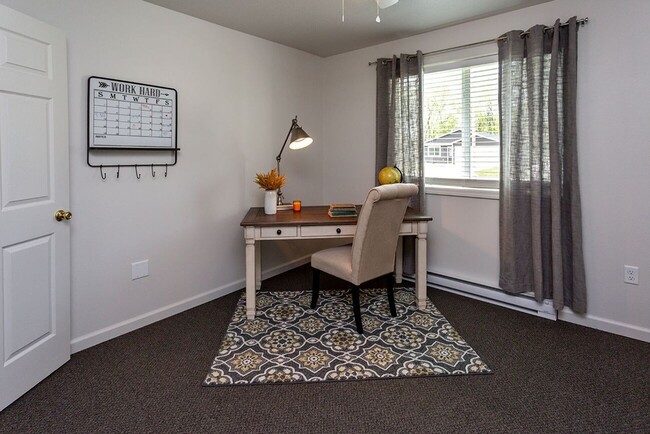 Building Photo - 3 Bedroom, Single-story Townhomes for rent in Des Moines IA