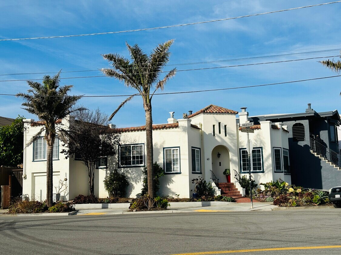 Primary Photo - 40 S Hill Blvd