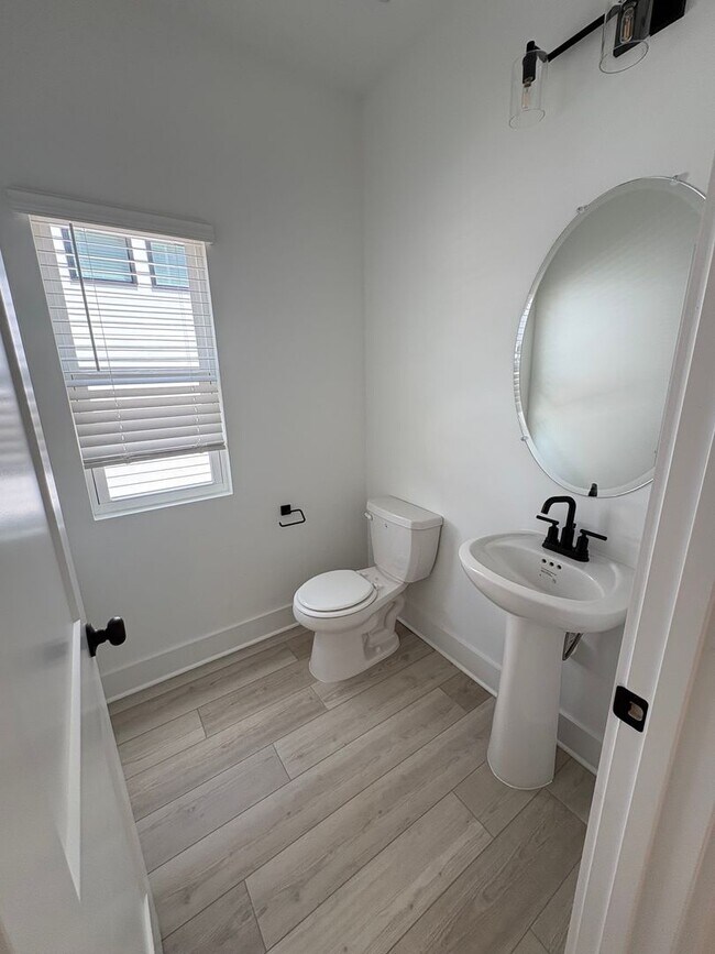 Foto del edificio - New Construction | Covered Deck + Open Living | Columbia, TN