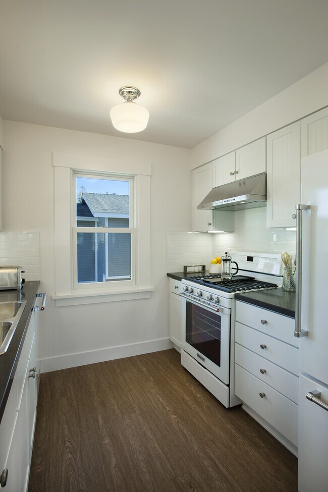 Building Photo - 215 - PTL, LLC