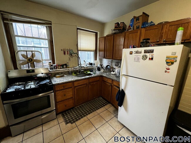 Building Photo - 4.5 Centre St