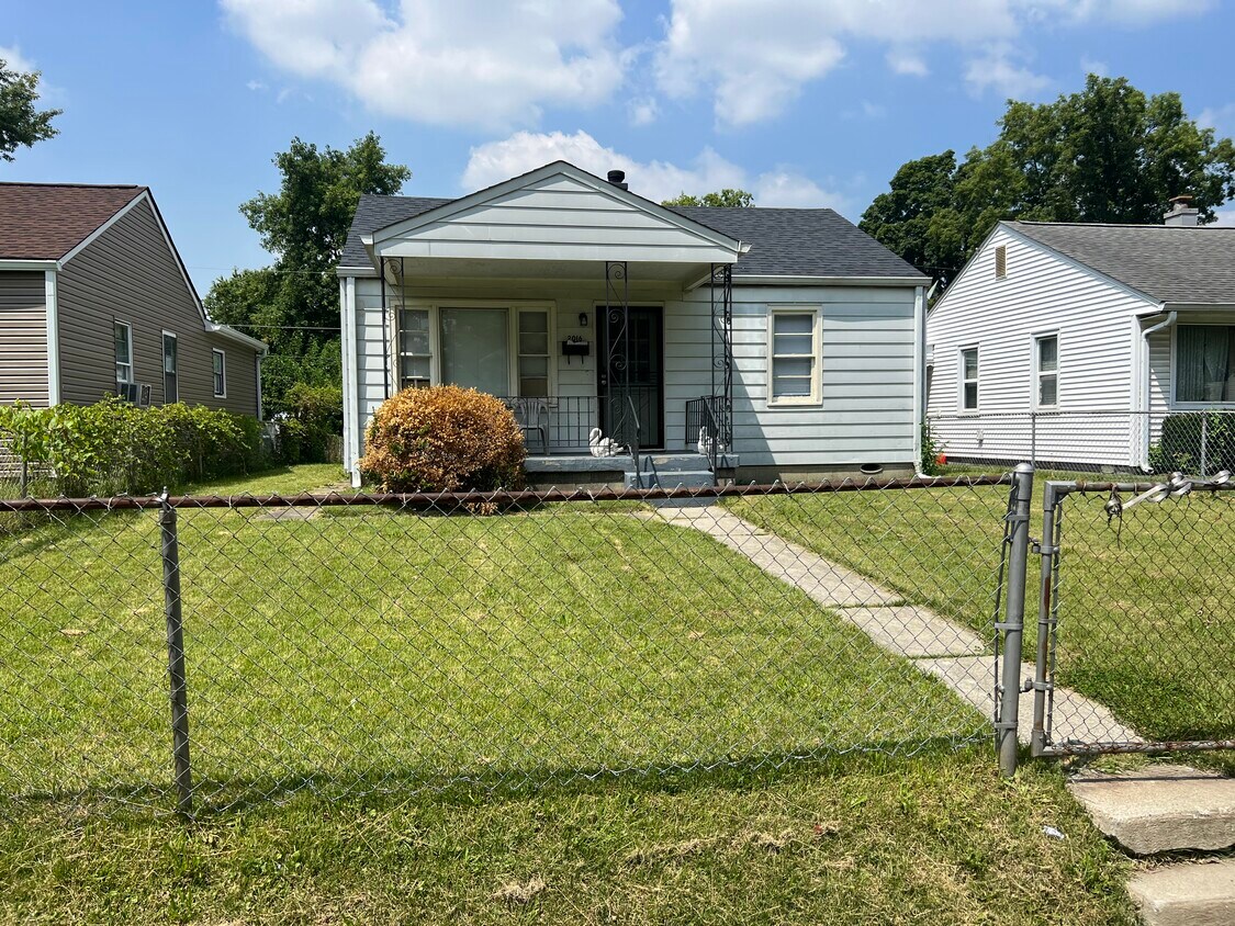 Primary Photo - 2016 N Euclid Ave