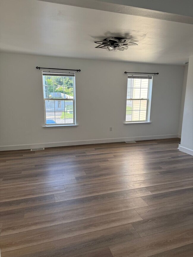Foto del edificio - 3 Bedroom Town Home In Etters PA