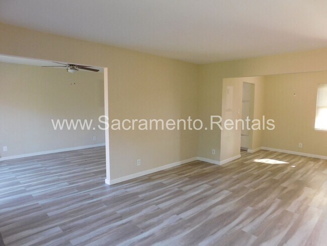 Foto del edificio - South Sacramento 3bd/2ba House with 2 Car ...