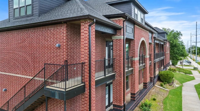 Building Photo - 1115 N Leverett Ave