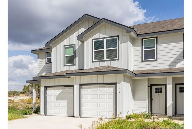 Foto del edificio - *Discover Elevated Living at Hunters Ranch!*