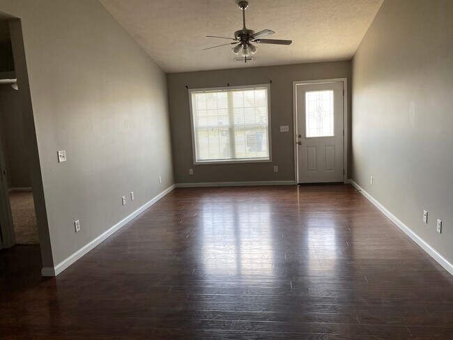 Building Photo - 2610 Colonial Dr