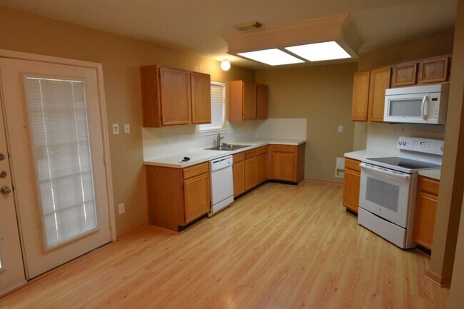 Foto del edificio - 21492 Palace Pines Dr