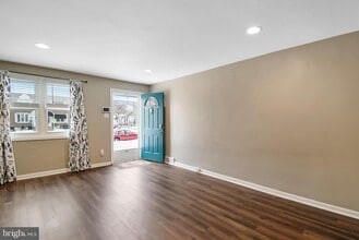 Building Photo - 807 Surrey Ln