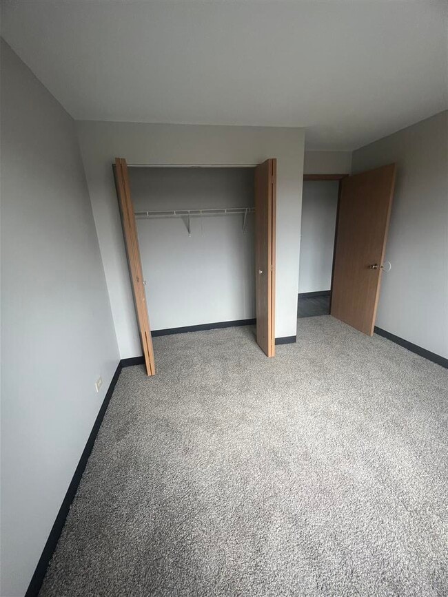 Building Photo - Brookside Knoll