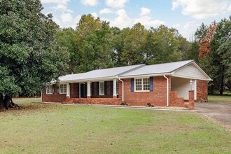 Building Photo - 1110 Maple Cir