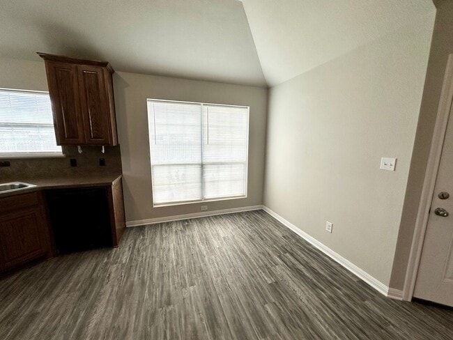 Building Photo - Charming home in Midway ISD.