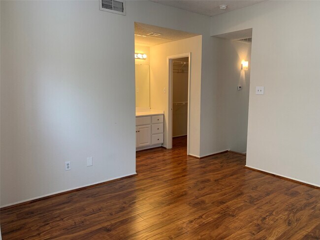 Foto del edificio - 2710 Grants Lake Blvd