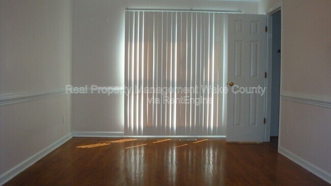 Foto del edificio - 2912 Isabella Dr