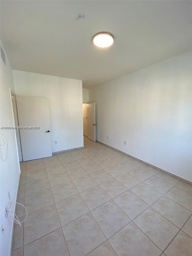 Foto del edificio - 7240 NW 114th Ave