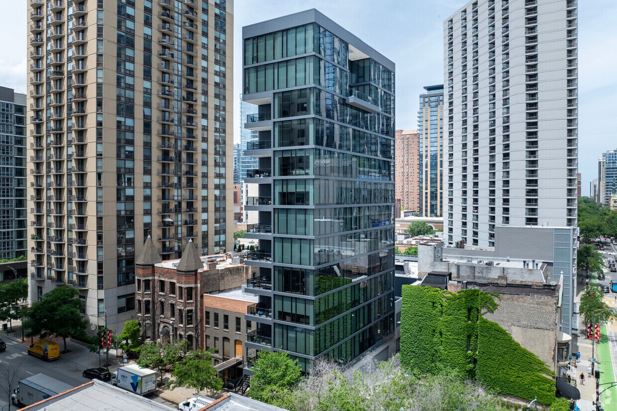 Primario - 56 W Huron St