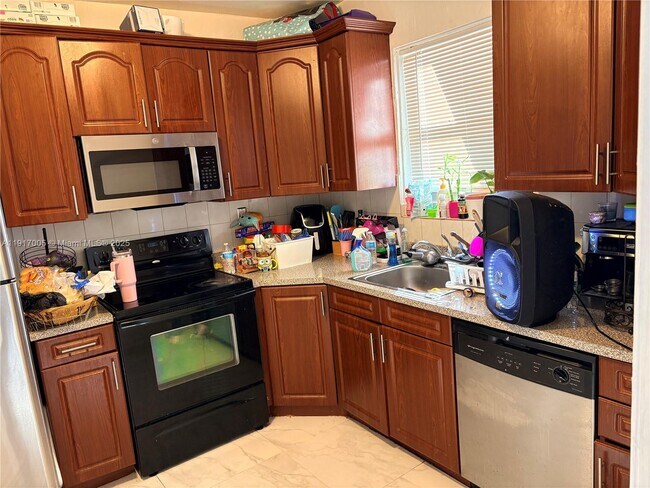 Foto del edificio - 1560 NW 25th Ave