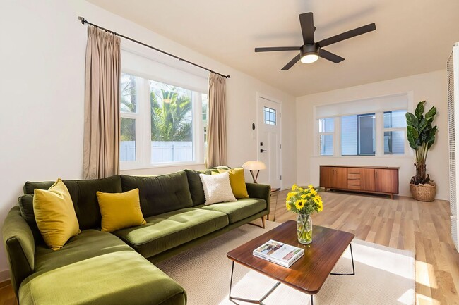 Foto del edificio - Quaint Remodeled 1 Bed / 1 Bath Bungalow in Normal Heights!