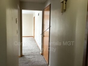 Building Photo - 458 3rd St NE