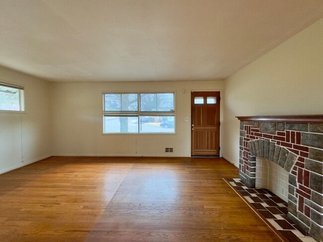 Building Photo - Charming 3 Bedroom/1 Bathroom Home with Large Backyard in Waltherson, MD!