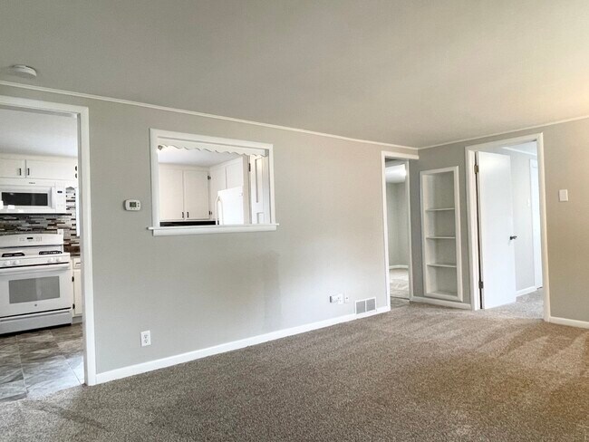 Building Photo - 328 N Levasseur Ave