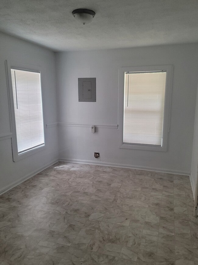 Foto del edificio - 506 E Spring St